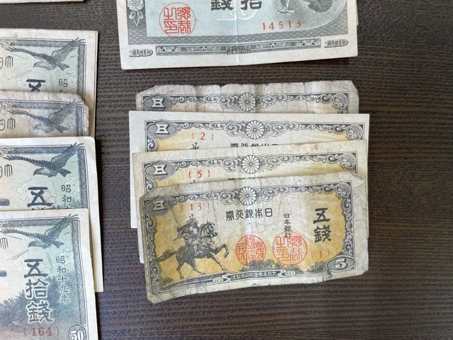  old note together board ...100 jpy .... Kiyoshi 50 jpy . other 