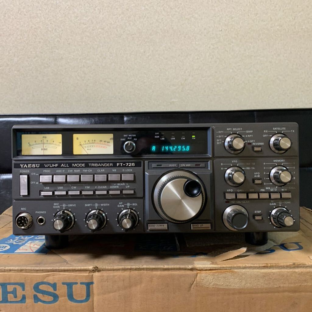 YAESU ヤエス V / UHF ALL MODE TRIBANDER FT-726 オールモード 無線機 八重洲 無線 トランシーバー アマチュア無線　箱付き　1円スタート _画像2