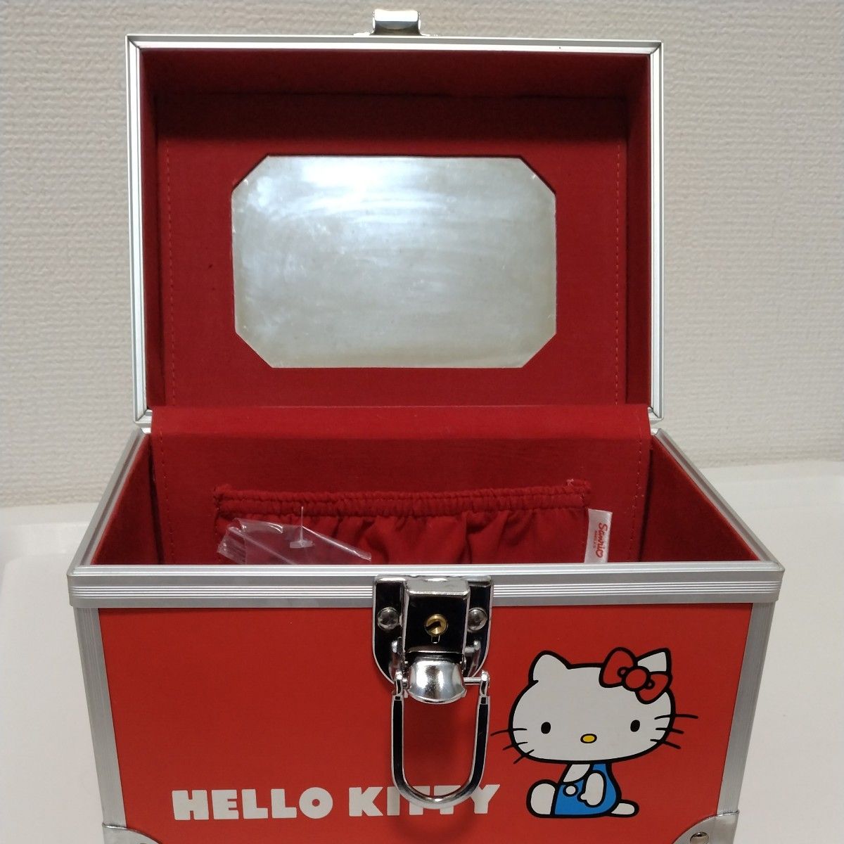 サンリオ ハローキティ コスメボックス鍵付 キティ収納ケース サンリオ ハローキティ コスメボックス鍵付 キティ収納ケース