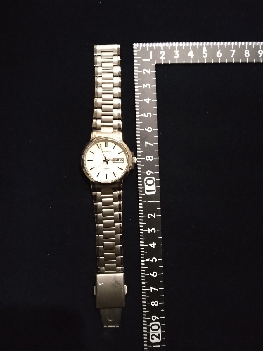  SEIKO セイコー TITANIUM QZ 。7N43-7B80メンズ腕時計　稼働品 デイデイト_画像6