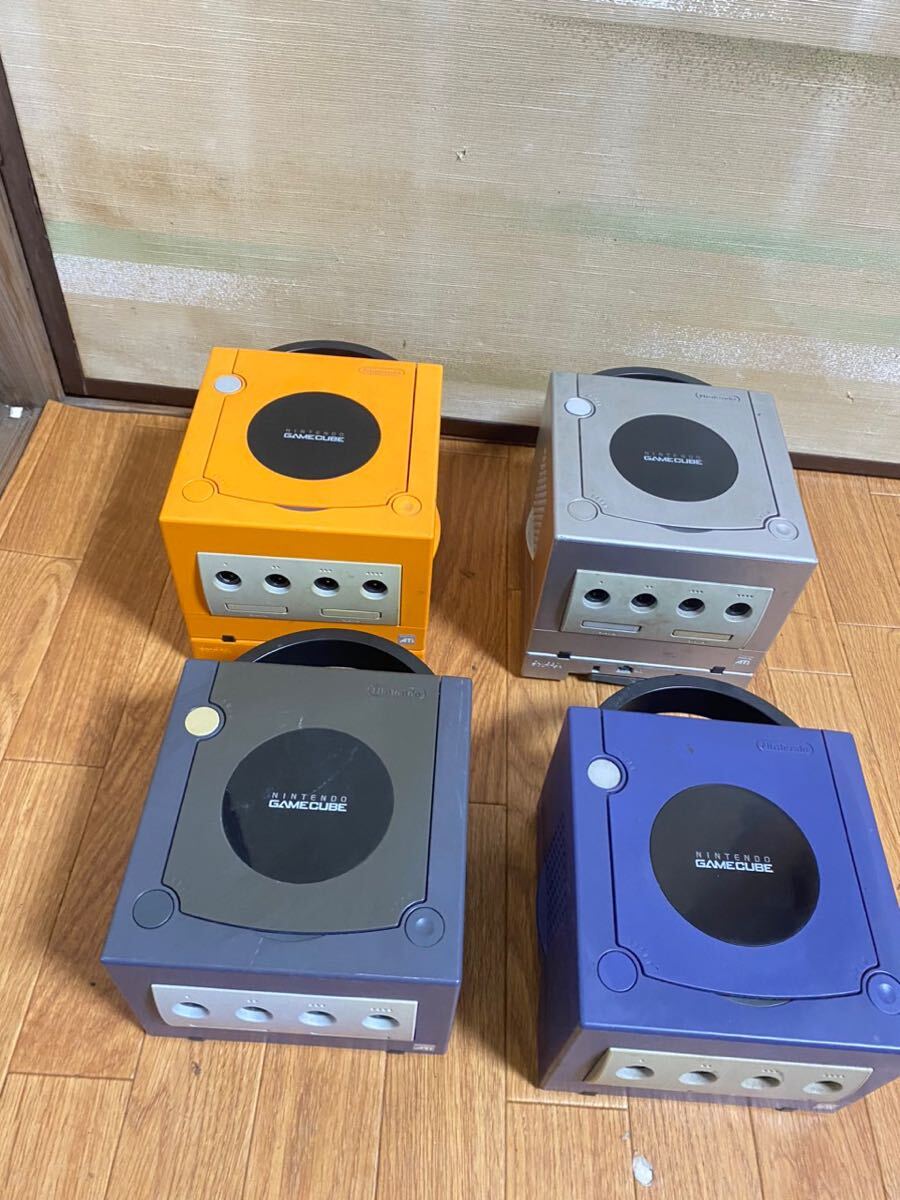 任天堂 Nintendo ゲームキューブ 4台まとめて売るの画像1