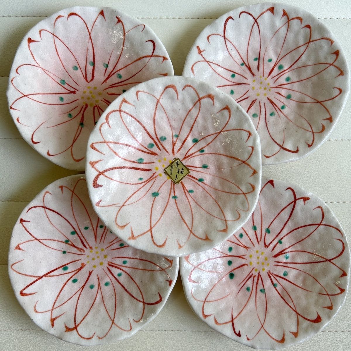 美濃焼　龍峰窯　手描き　土物　赤絵菊紋　小皿揃　5枚セット　銘々皿　ピンク和食器