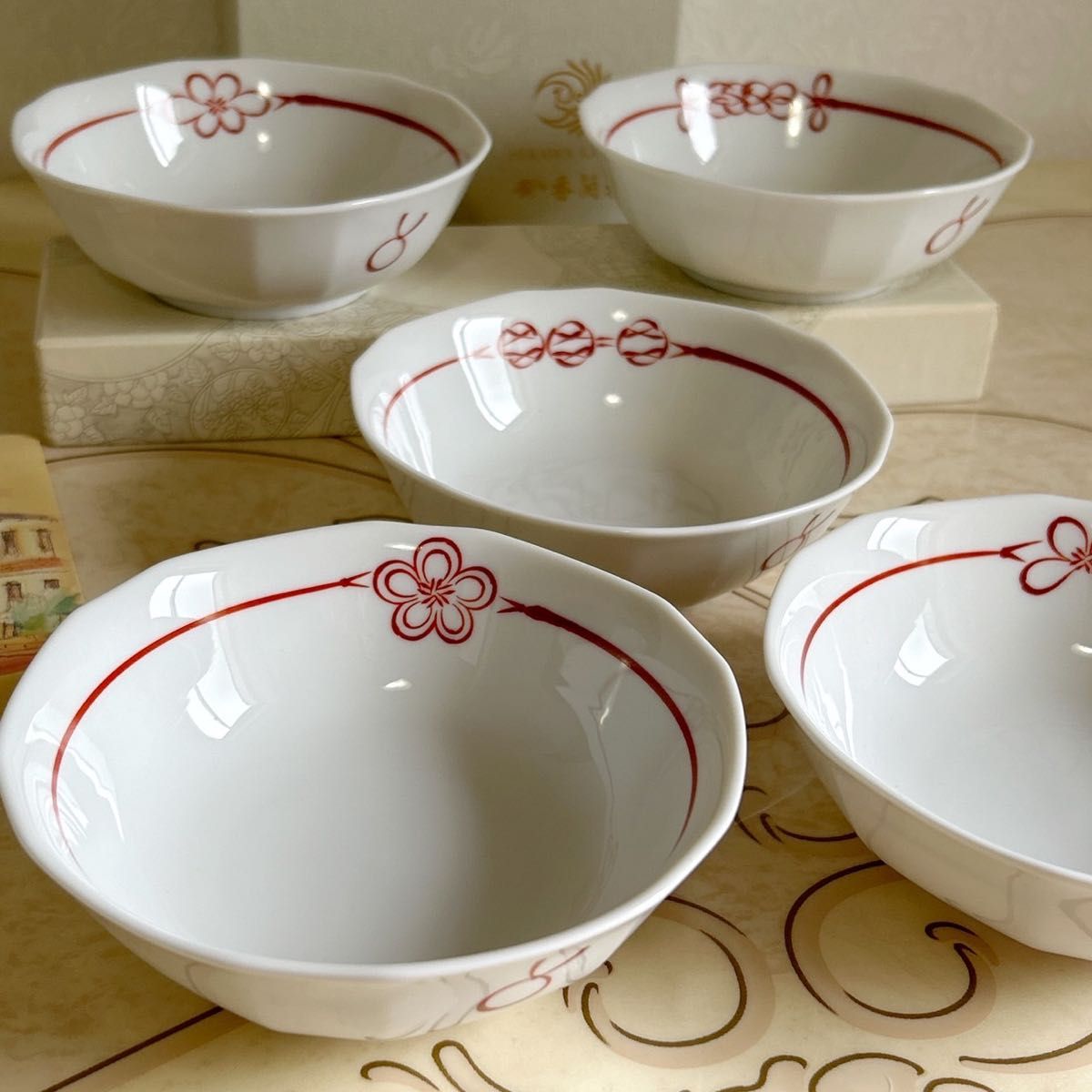 香蘭社　赤い糸　絵変わり　小鉢揃　5枚セット　赤絵　白磁　和食器　マルチボウル　煮物鉢