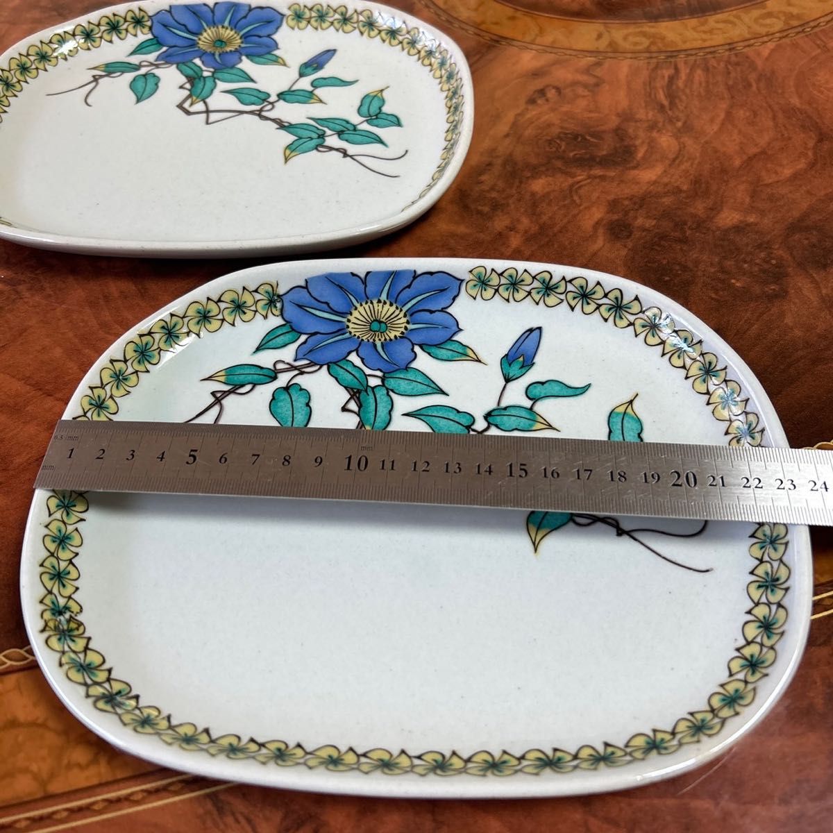 九谷焼　隆仙窯　楕円大皿　２枚セット　中皿　角皿　盛皿　色絵　平皿　花紋　和食器