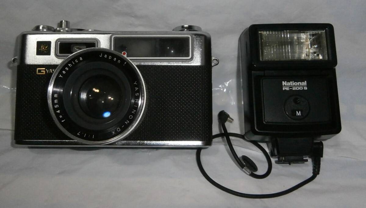 YASHICA Electro ヤシカ エレクトロ35 レンジファインダーフィルムカメラ＋National PE-200Sストロボ 動作未確認の画像1