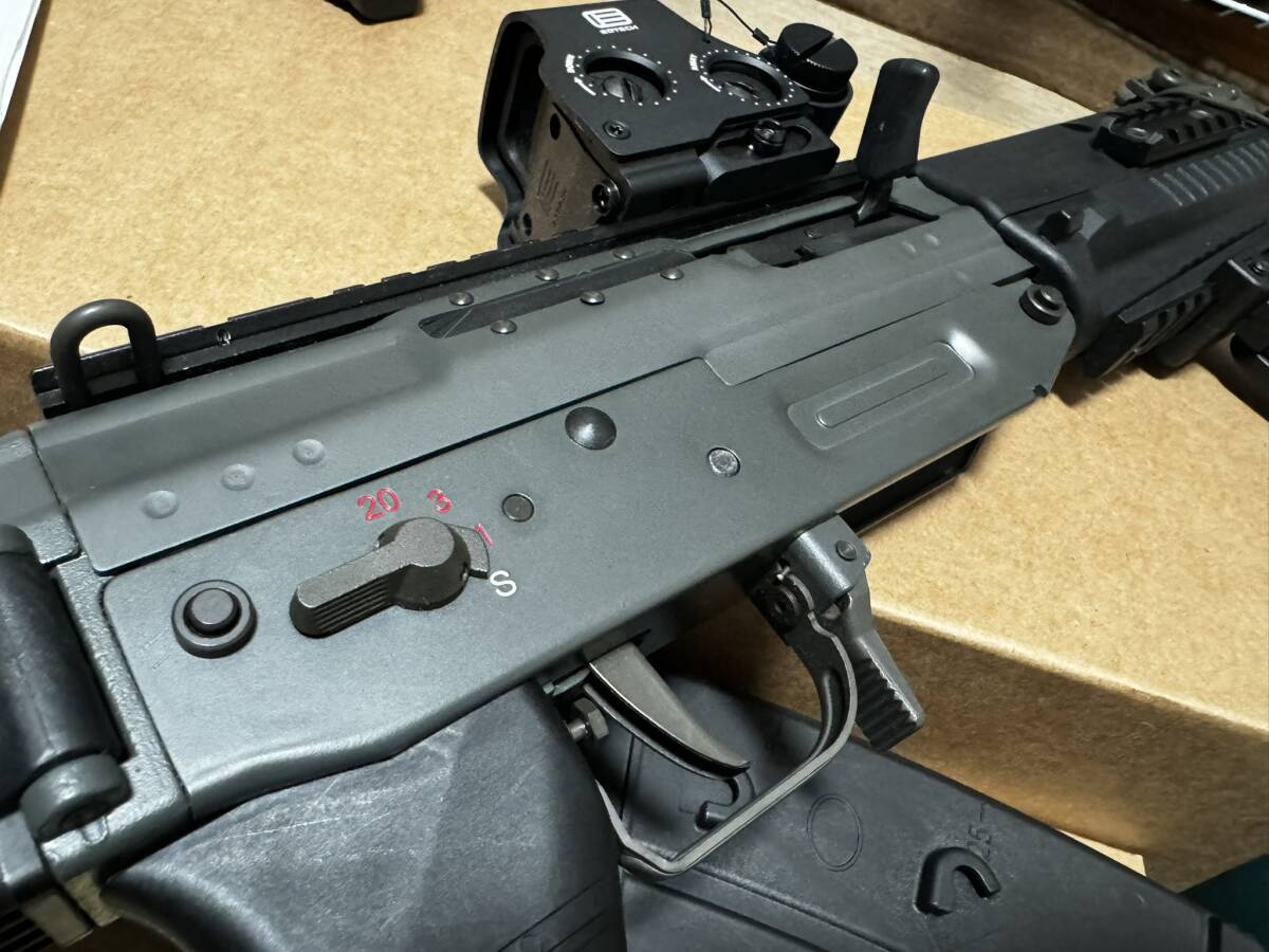 GHK SIGSAUER SG553 Co2 ガスブローバック バースト組込済 カスタム品 スペアパーツ多数 サバゲ未使用 屋外未使用 シグ 553 552 NAVYの画像4