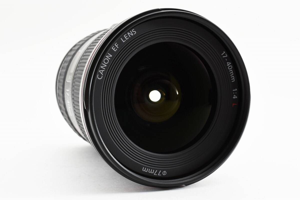 14367 保証付極上品 Canon EF 17-40mm F4 L キヤノン 広角ズームレンズ_画像2