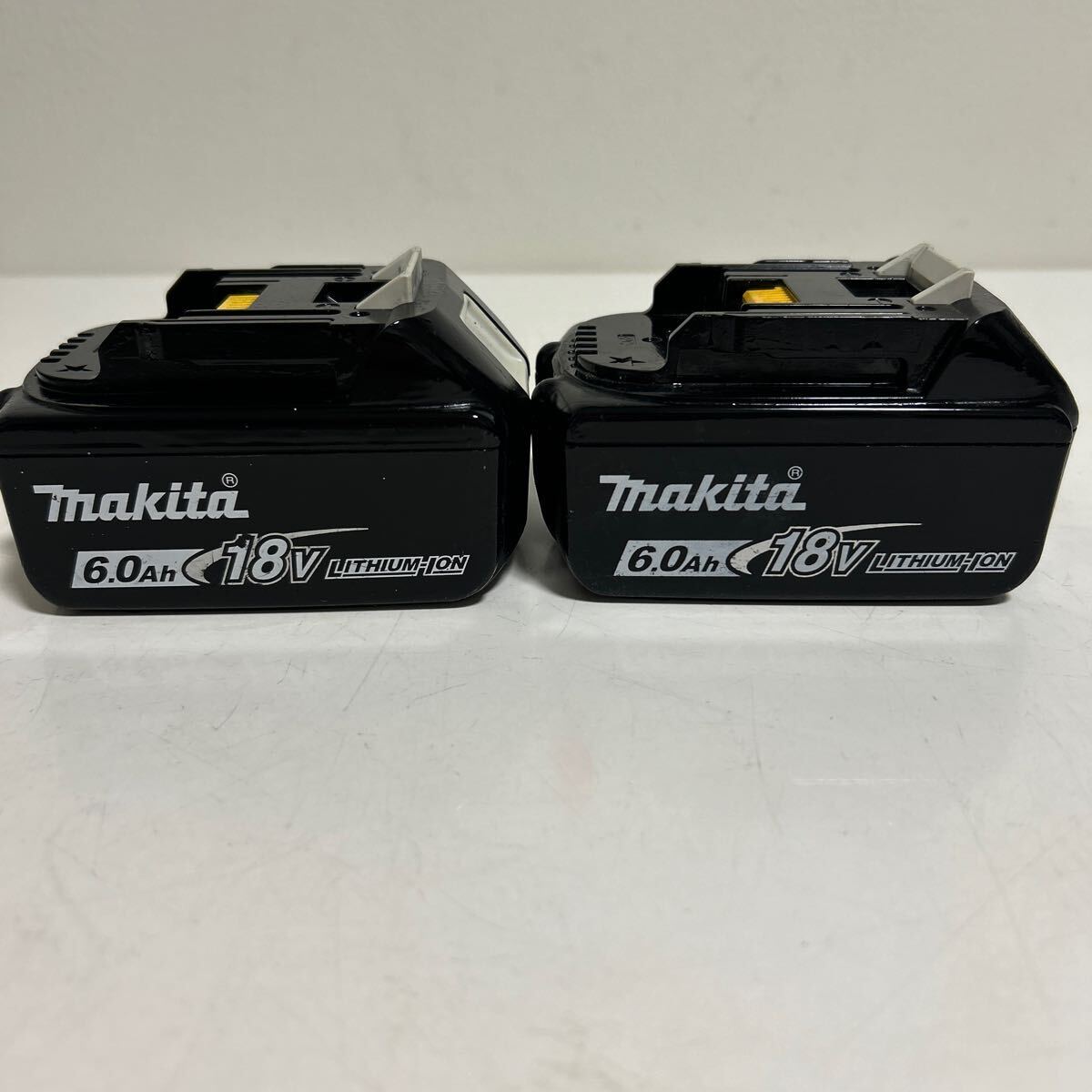 マキタ Makita 純正 2個 Li-ion バッテリー BL1860B 6.0Ah 18V 雪マーク マキタバッテリー マキタインパクトドライバー 動作品 美品の画像2