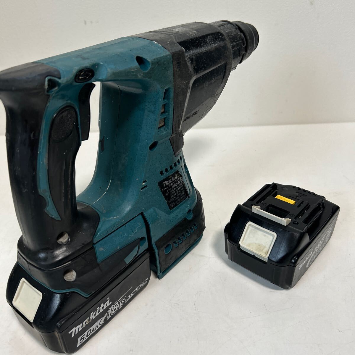 makita マキタ HR244D 充電式ハンマドリル ハンマードリル 18V 24mm 穴あけ 電動工具 ケース付き 本体＋バッテリー 2個 コードレス 穿孔 の画像4