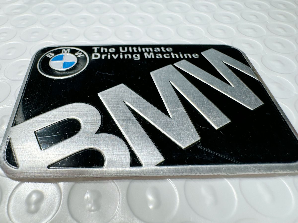  BMW  アルミ製　エンブレム  ステッカー　1枚　ブラック