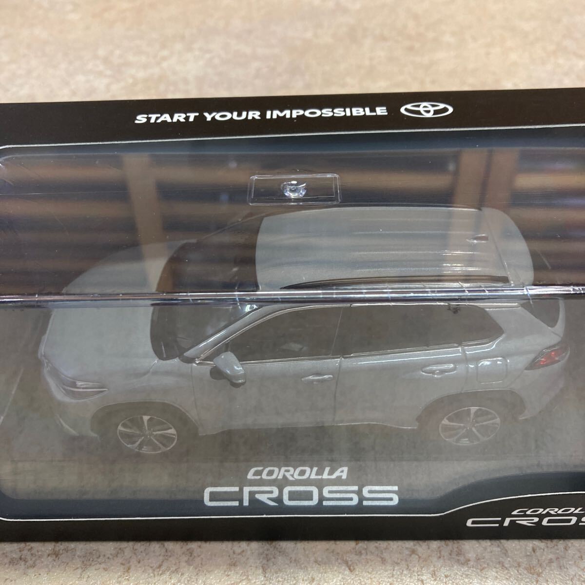 Y送料無料△085未開封品 TOYOTA トヨタ COROLLA CROSS カローラ クロス セメントグレー 1/30 スケールミニカー