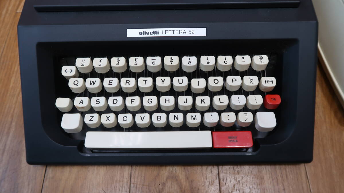 [2 piece summarize ]olibetiOlivetti Brother typewriter beautiful goods 