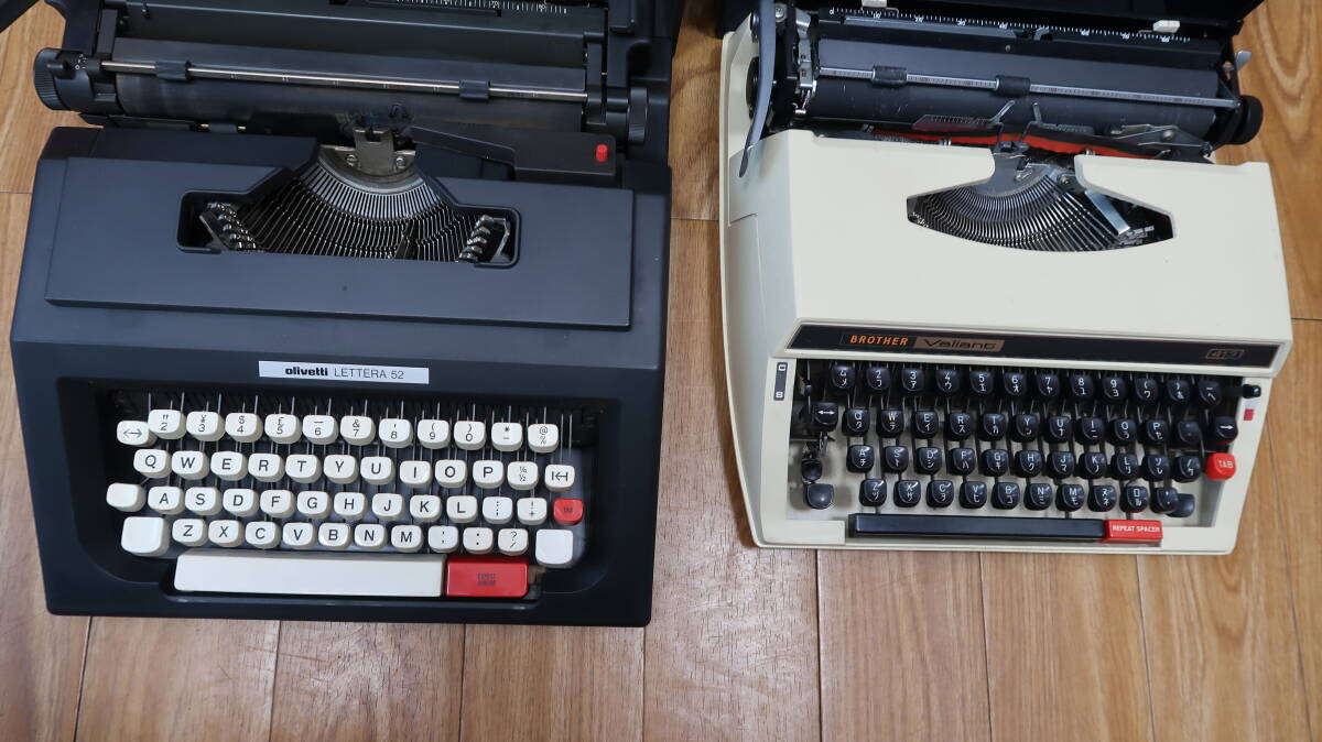 [2 piece summarize ]olibetiOlivetti Brother typewriter beautiful goods 