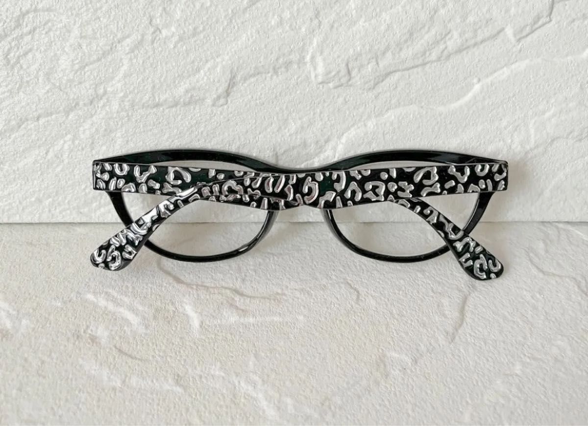 【新品未使用】老眼鏡　2本セット　めがねチェーン付き　＋1.5  ＋2.0 フォックス型