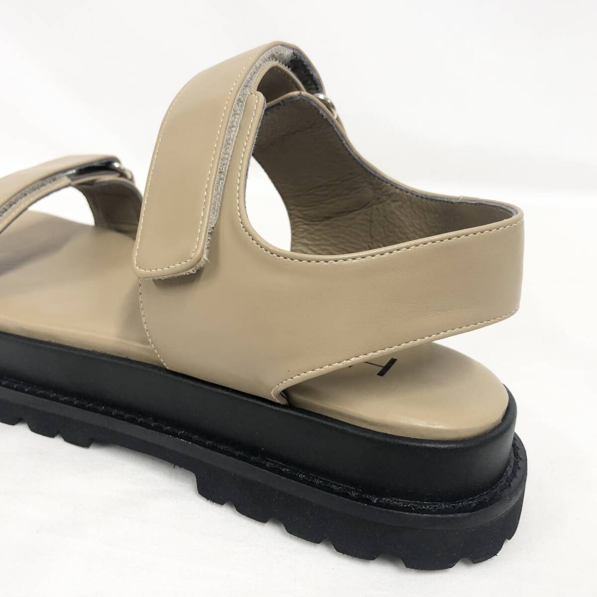 新品未使用 HEWN (ヒューン) Hook and Loop w−soled サンダル 新品未使用 HEWN (ヒューン) Hook and Loop w−soled サンダル