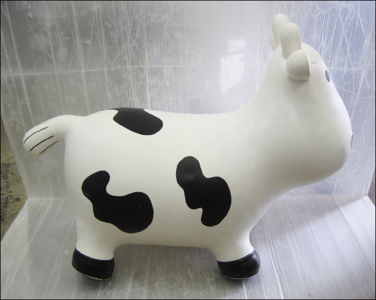 Bana8* trumpet is ude .- cow . cow white black PVC toy for riding baby / for children interior ornament 