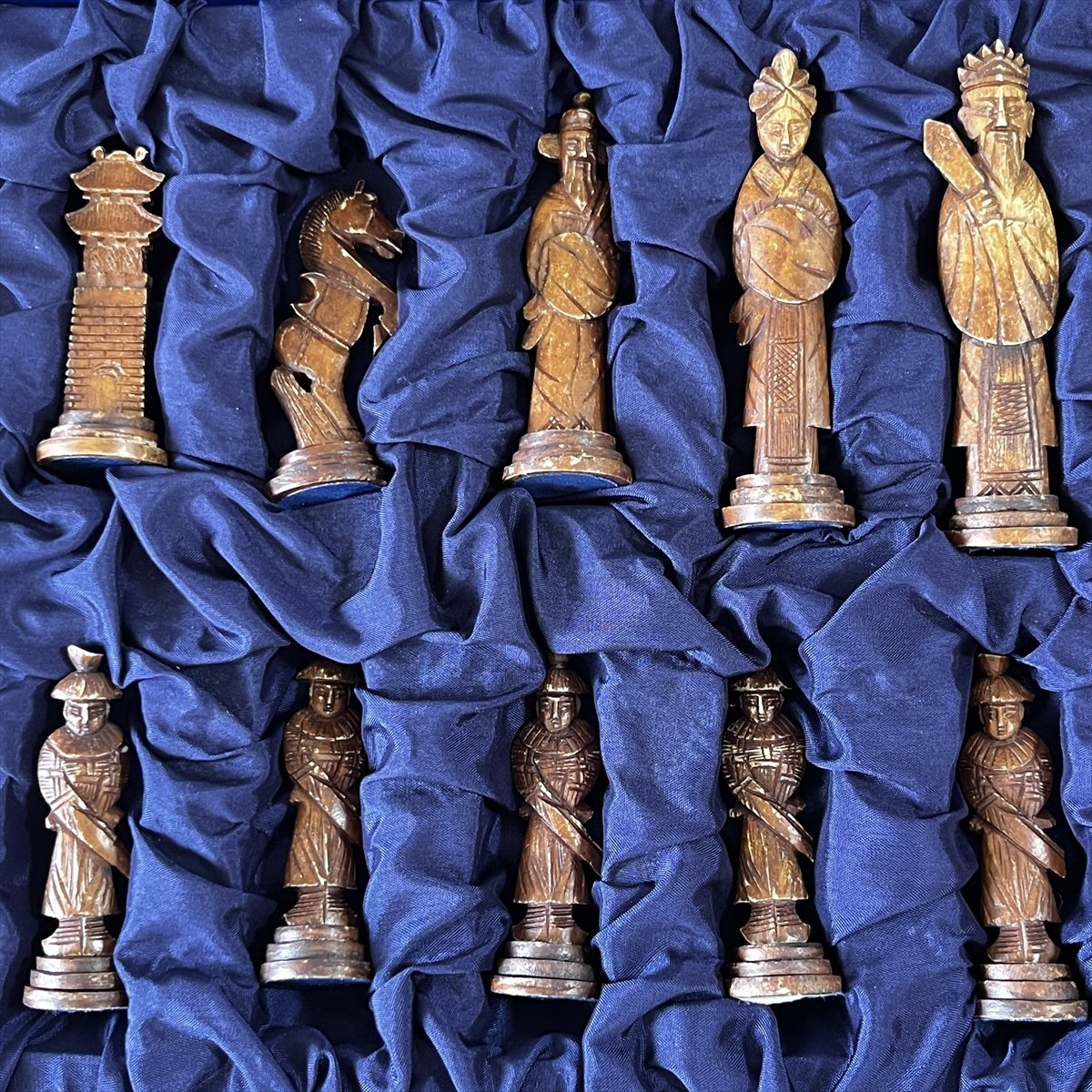 ◆ 中華人民共和国製 彫刻駒 チェスセット 中国 古玩 ◆_画像7