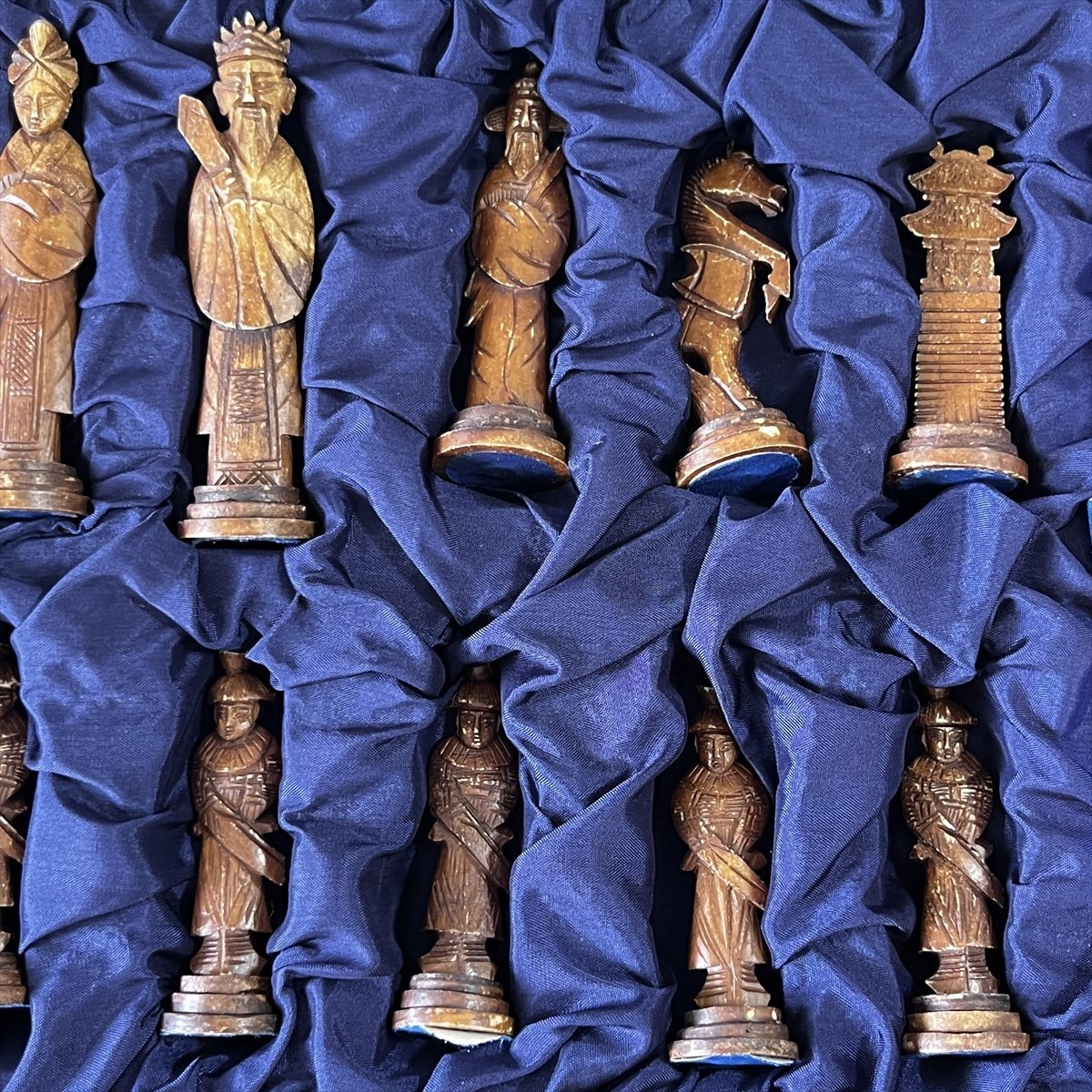 ◆ 中華人民共和国製 彫刻駒 チェスセット 中国 古玩 ◆_画像6