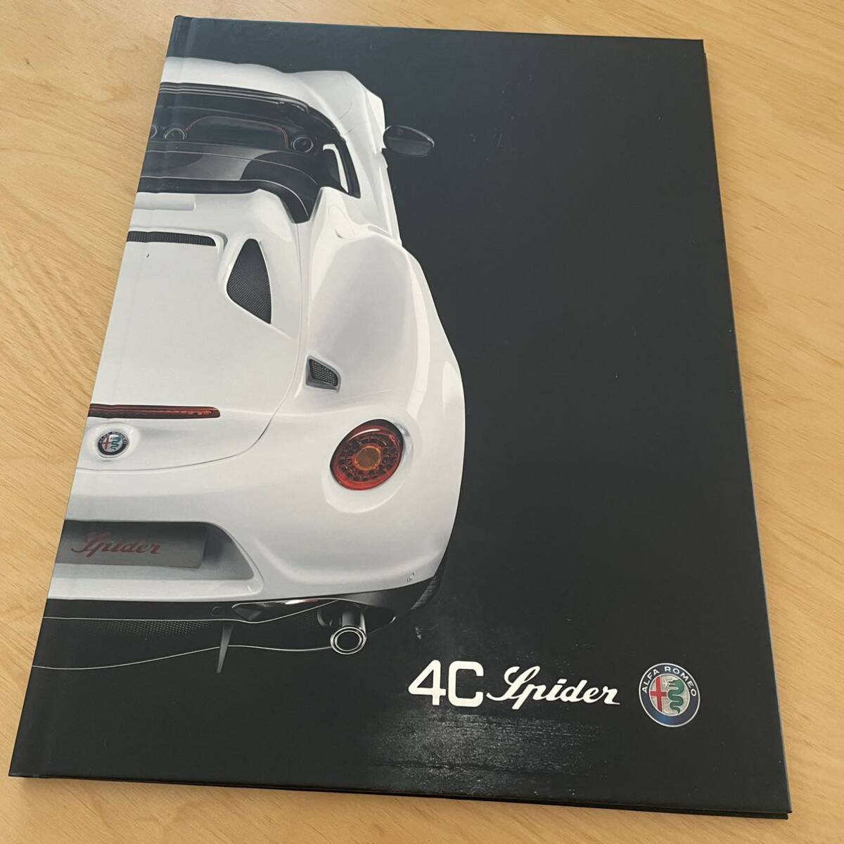 Alfa Romeo 4C Spider ハードカバー カタログ アルファ4Cスパイダー_画像1