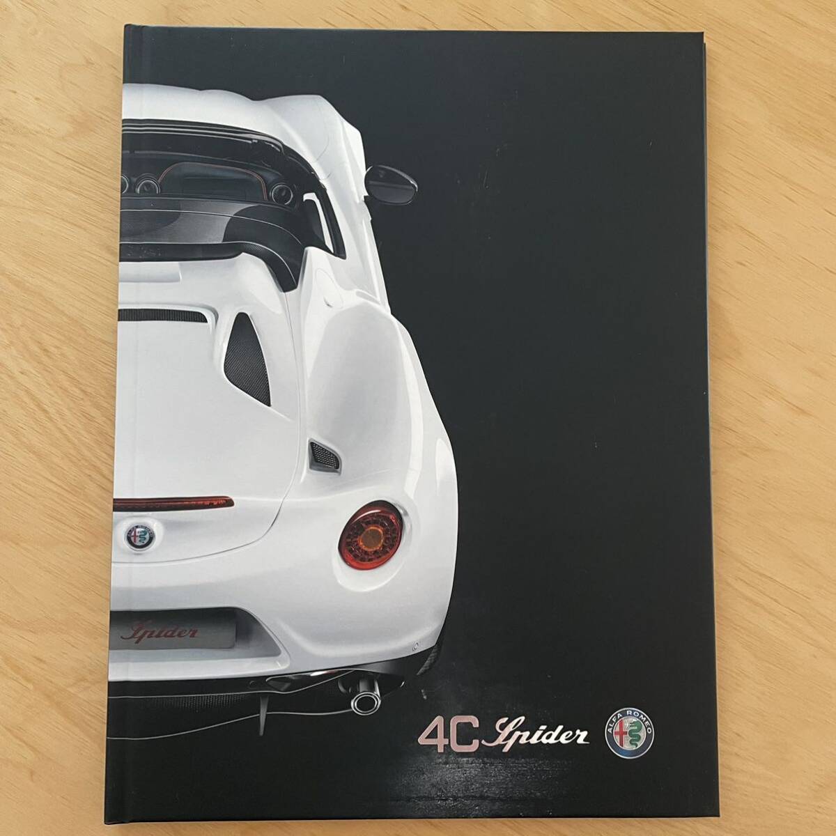 Alfa Romeo 4C Spider ハードカバー カタログ アルファ4Cスパイダー_画像8
