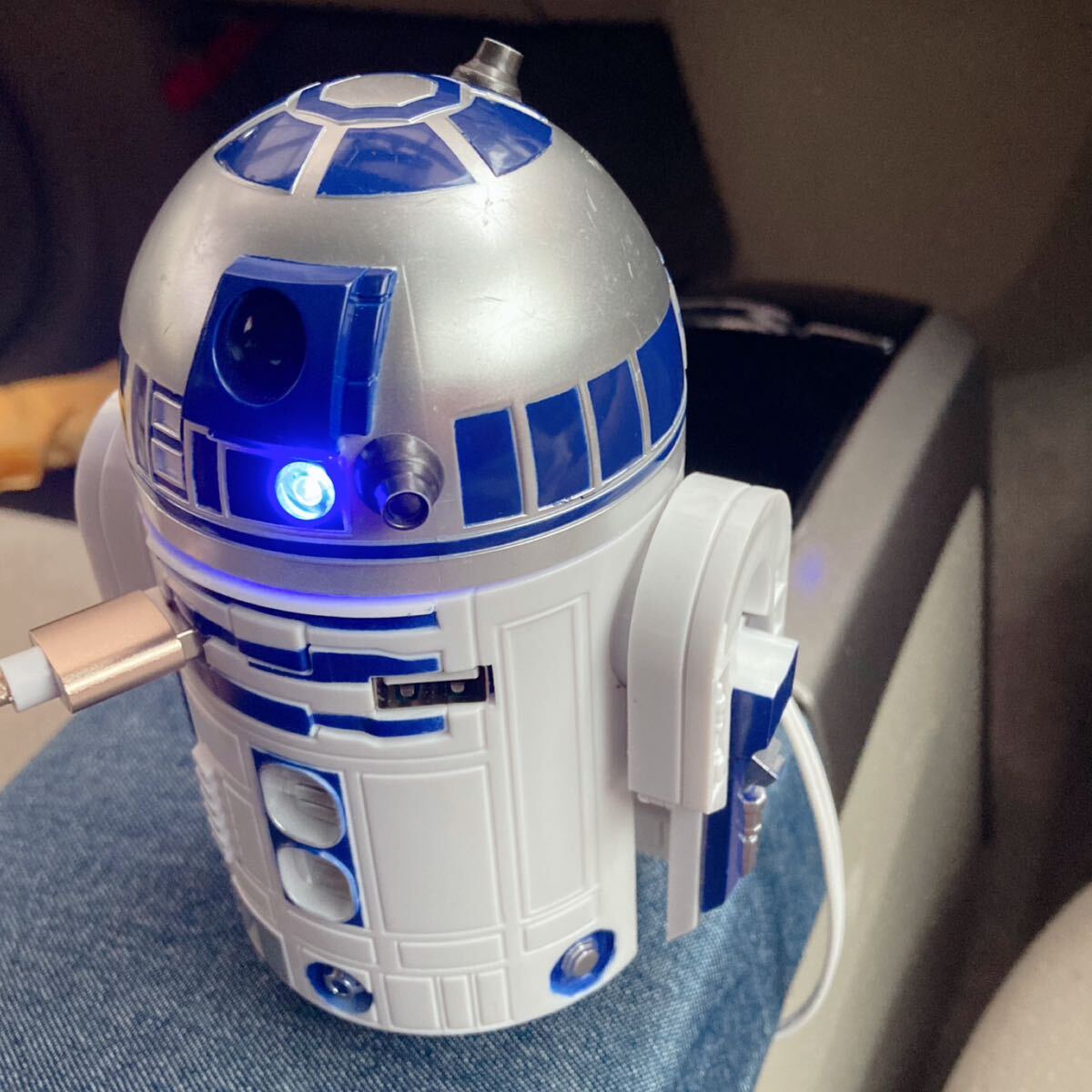 スターウォーズ r2d2 USB充電器 シガーソケット用 中古 動作確認済みの画像2