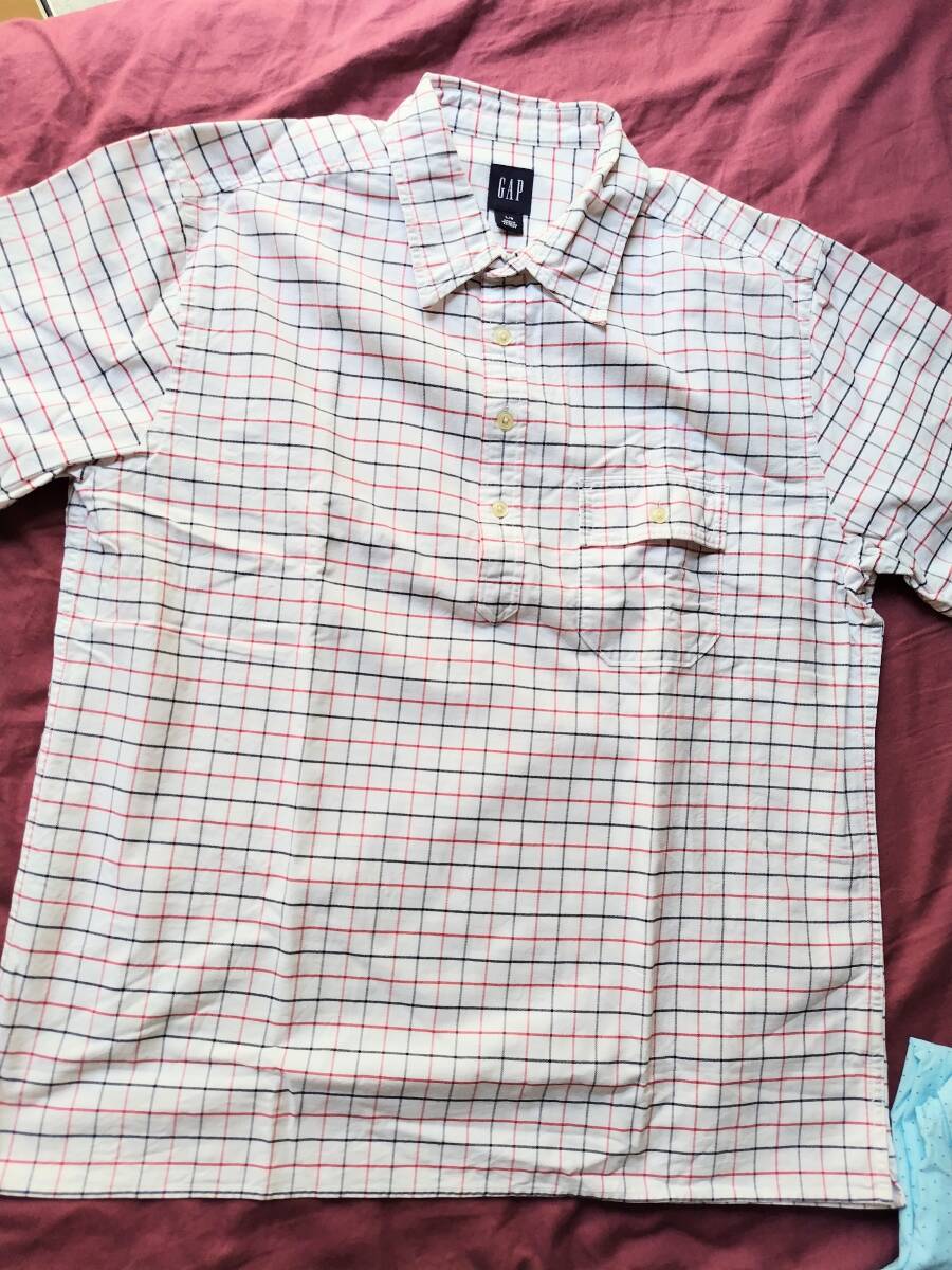 GAP チェック半袖シャツ、a.v.v. HOMME 半袖ストライプシャツ、GAP 水色半袖シャツ　メンズ三点セット_画像2