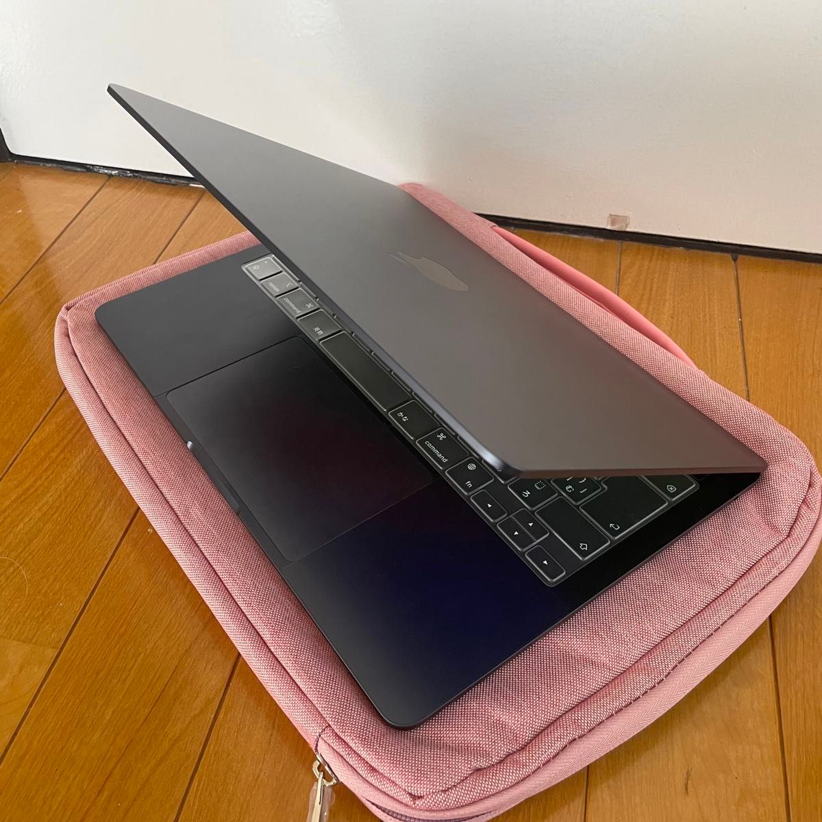【極美品】MacBook Air M2 16G ストレージ256 バッテリー100％ 画面フィルム　キーボードカバー付