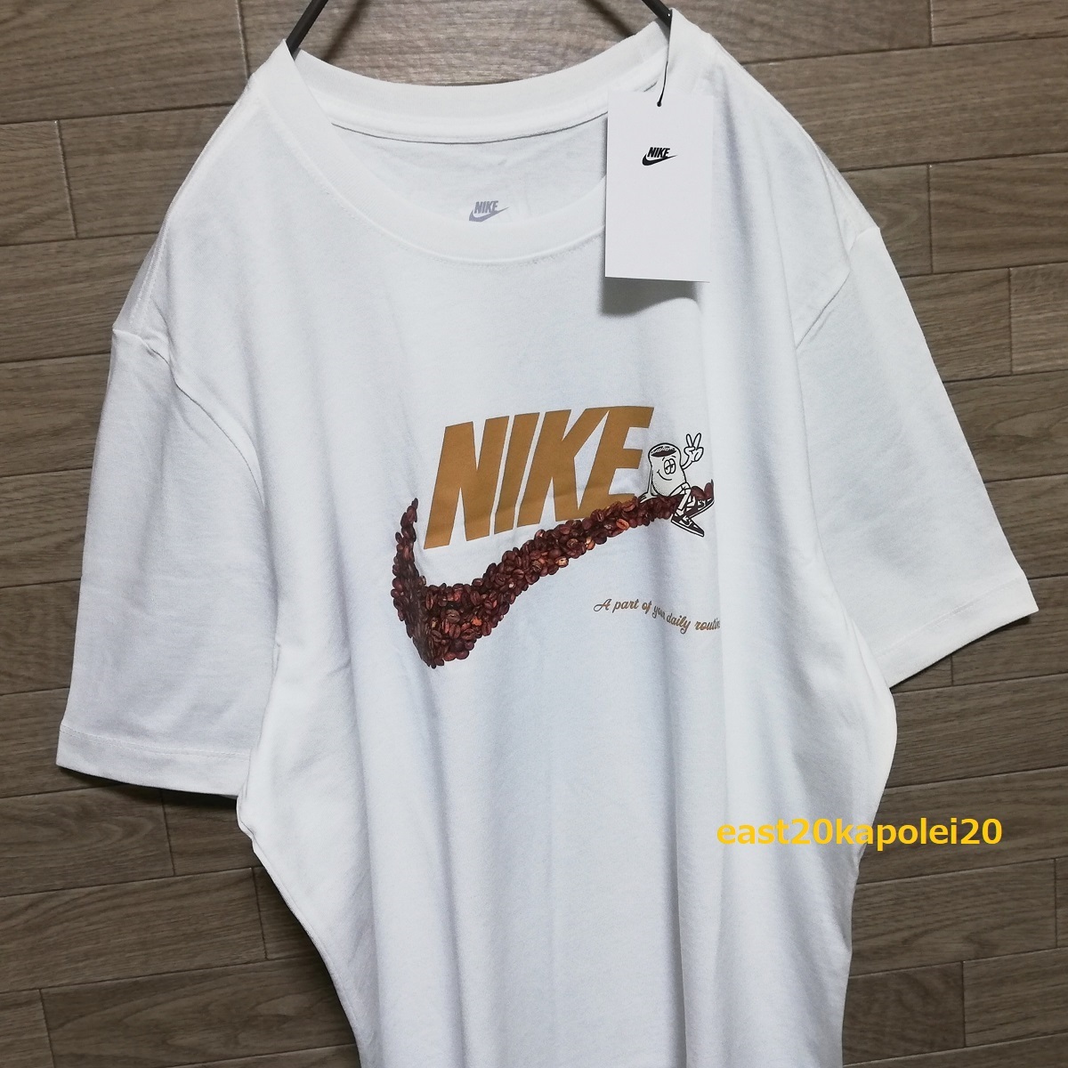 新品 NIKE ナイキ コーヒー豆 スウッシュ ビッグロゴ メンズ ウェア トップス Tシャツ XL size ホワイト 未使用 コーヒーカップ キャラ TEE_画像3