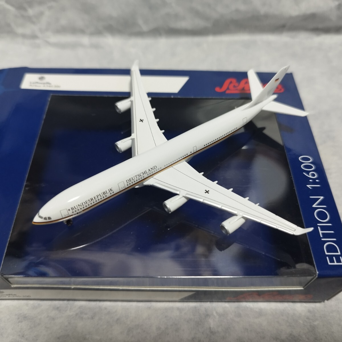 1円〜 1/600 ドイツ政府専用機 Luftwaffe A340-300 モデルプレーンの画像3