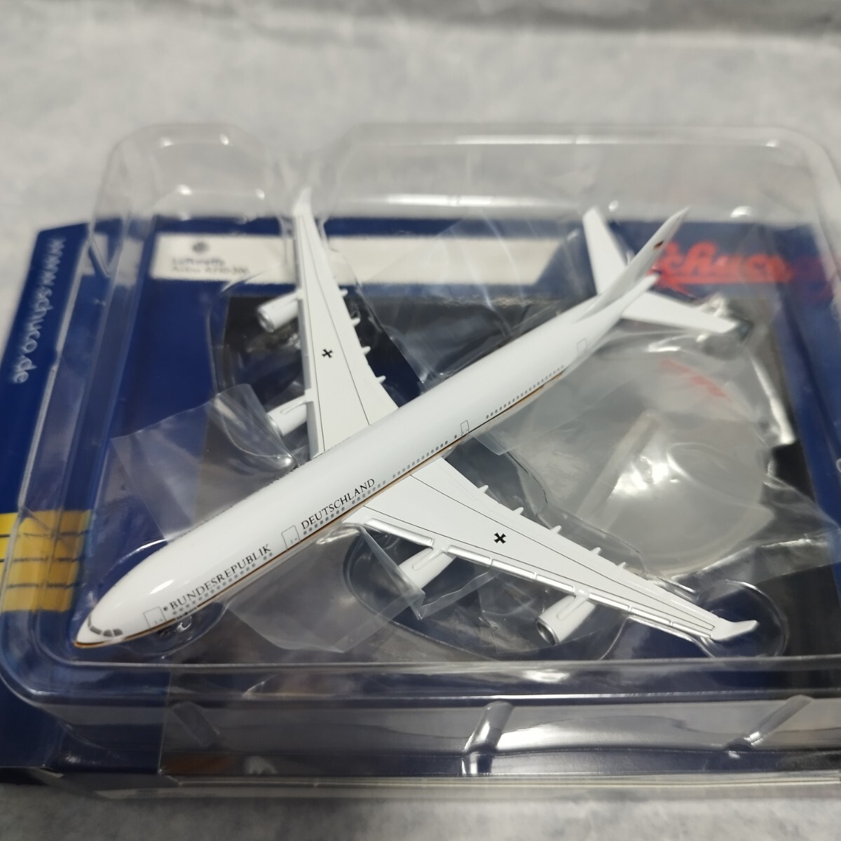 1円〜 1/600 ドイツ政府専用機 Luftwaffe A340-300 モデルプレーンの画像4