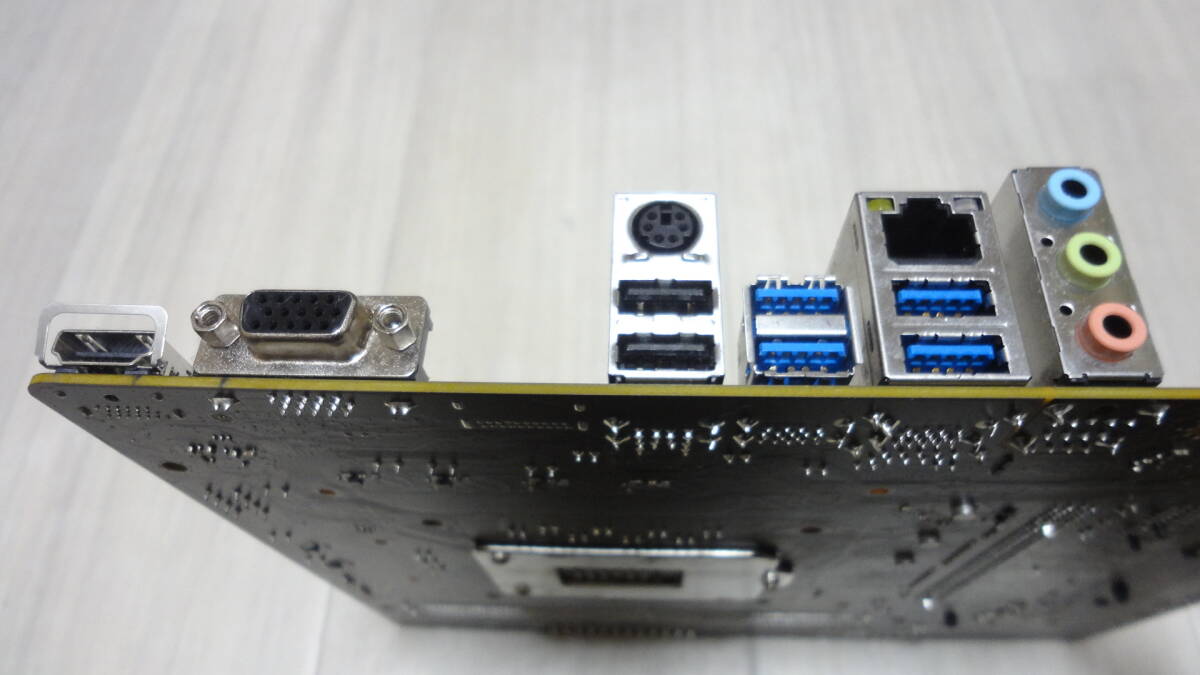 MSI B560M-A PRO MicroATXマザーボード CPUソケット：LGA1200 中古動作品 付属品I/Oパネル・CD/クイックガイド・SATA　その1_画像4