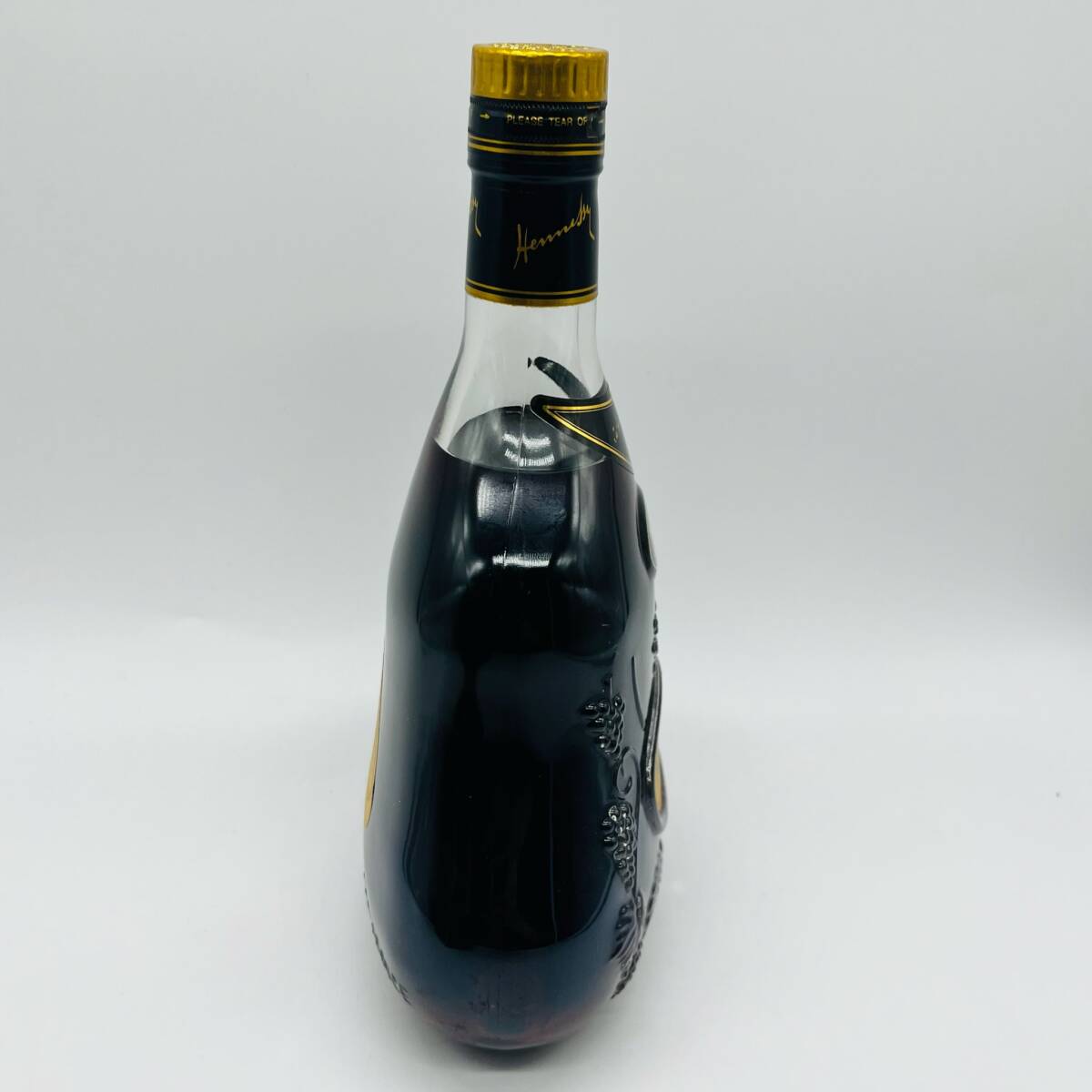 Hennessy X.O ヘネシー COGNAC コニャック ブランデー 金キャップ 700ml 40％ 未開栓 古酒 洋酒 お酒 瓶 クリアボトル 保管品 箱付 8392の画像9