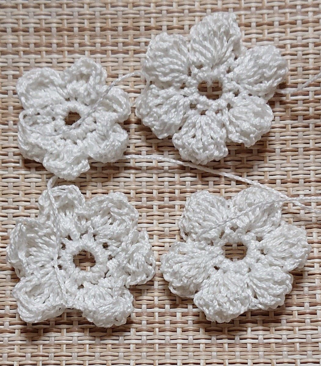 284《レースの花》 15個 ホワイト 立体 3D 形いろいろ マーガレット型 ハンドメイド レース編み 手編み モチーフ