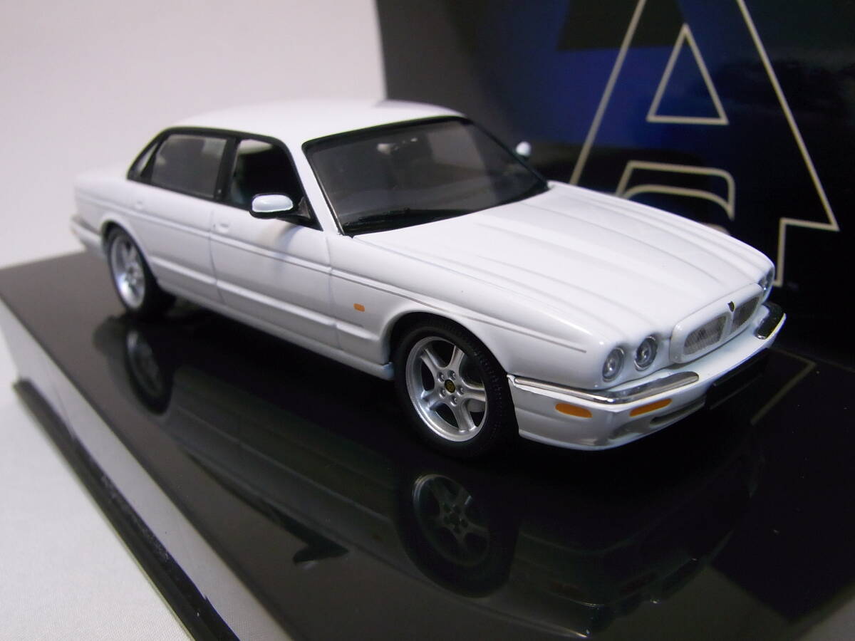 ★マニア垂涎!★Jaguar XJR White 1/43【X300系 ジャガー 4.0スーパーチャージド】★美品!★検:X308 XJ XJ6 XJ8 X V12 Daimler デイムラー_画像7