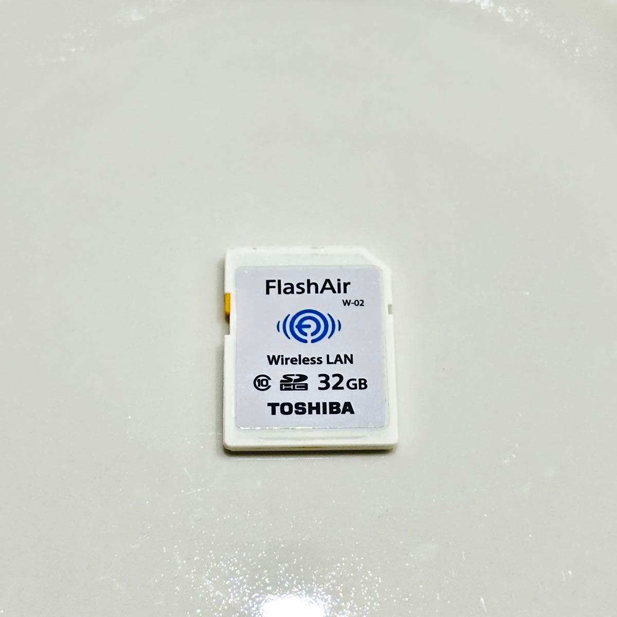 東芝　TOSHIBA フラッシュエアー　FlashAir W-02 32GB 