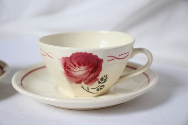フランス アンティーク BADONVILLER 古い陶器のカップとお皿のセット バラの絵柄 C&S2客セット 美品_画像4