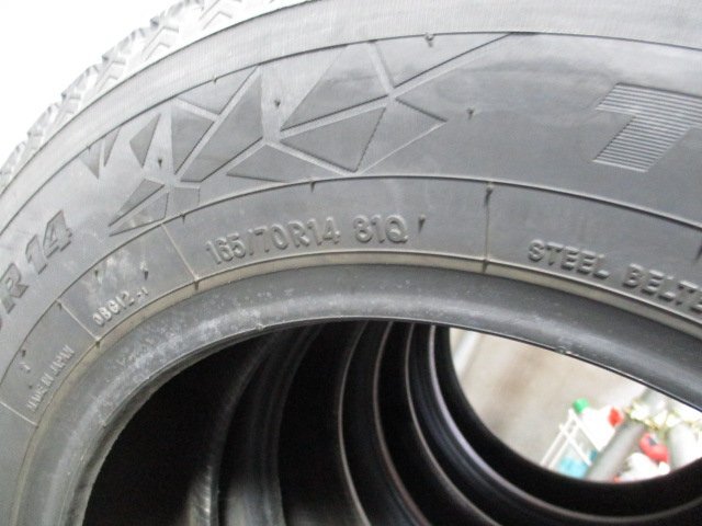 管理番号 R418　スタッドレス 中古タイヤ 165/70R14 深溝 冬4本価格！TOYO GIZ2 法人宛/営業所止め送料無料 2022年製 パッソ マーチ_画像4