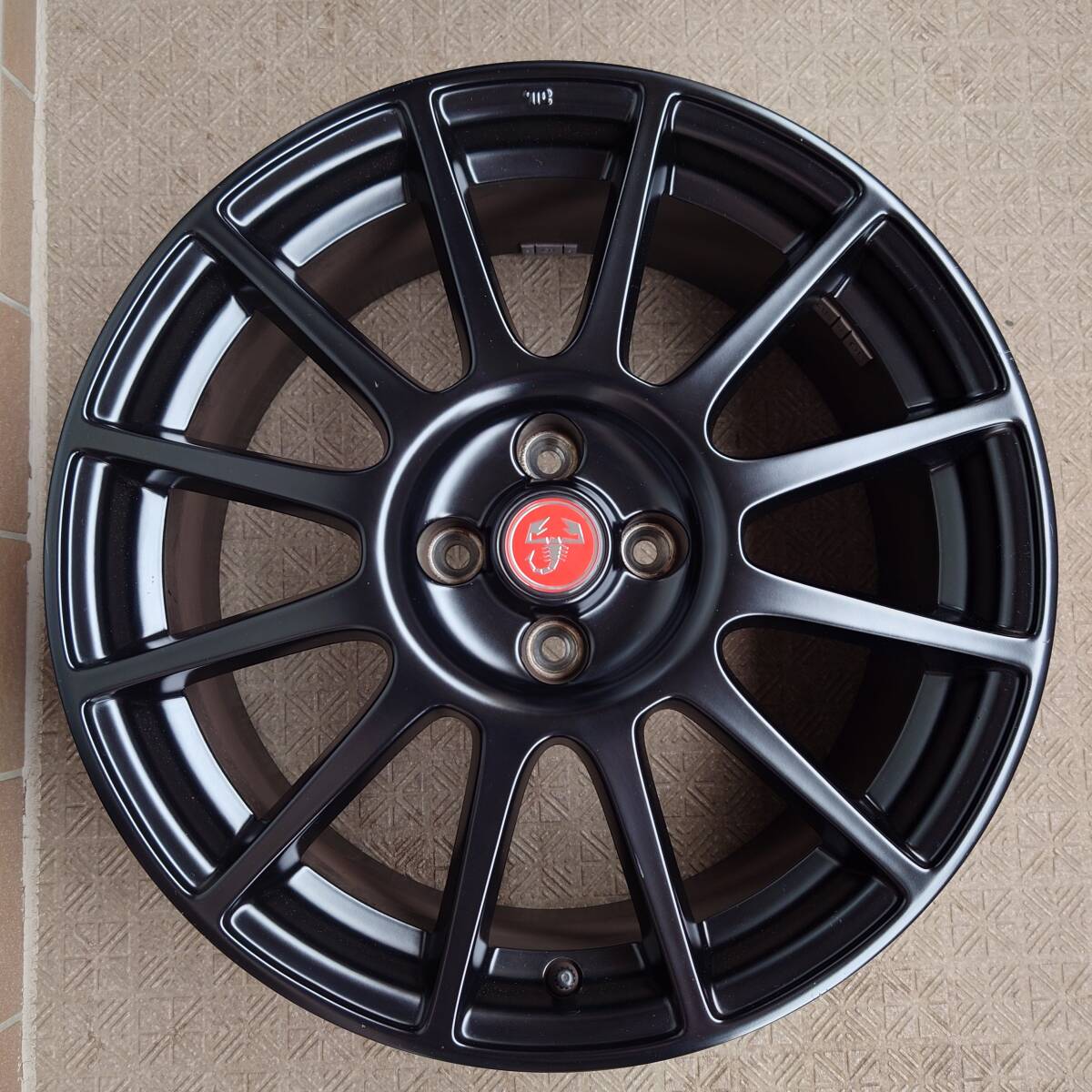 Yahoo!オークション - ABARTH 595 695 アバルト純正ホイール 4本 Yahoo!オークション - ABARTH 595 695 アバルト純正ホイール 4本