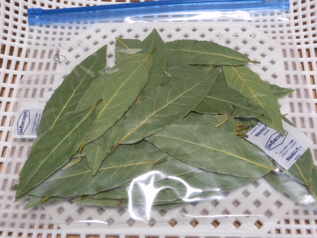 無農薬・無化学肥料のローレル　月桂樹の葉　約２０ｇ　カレーリーフ少々のオマケ付き　②_梱包の一例