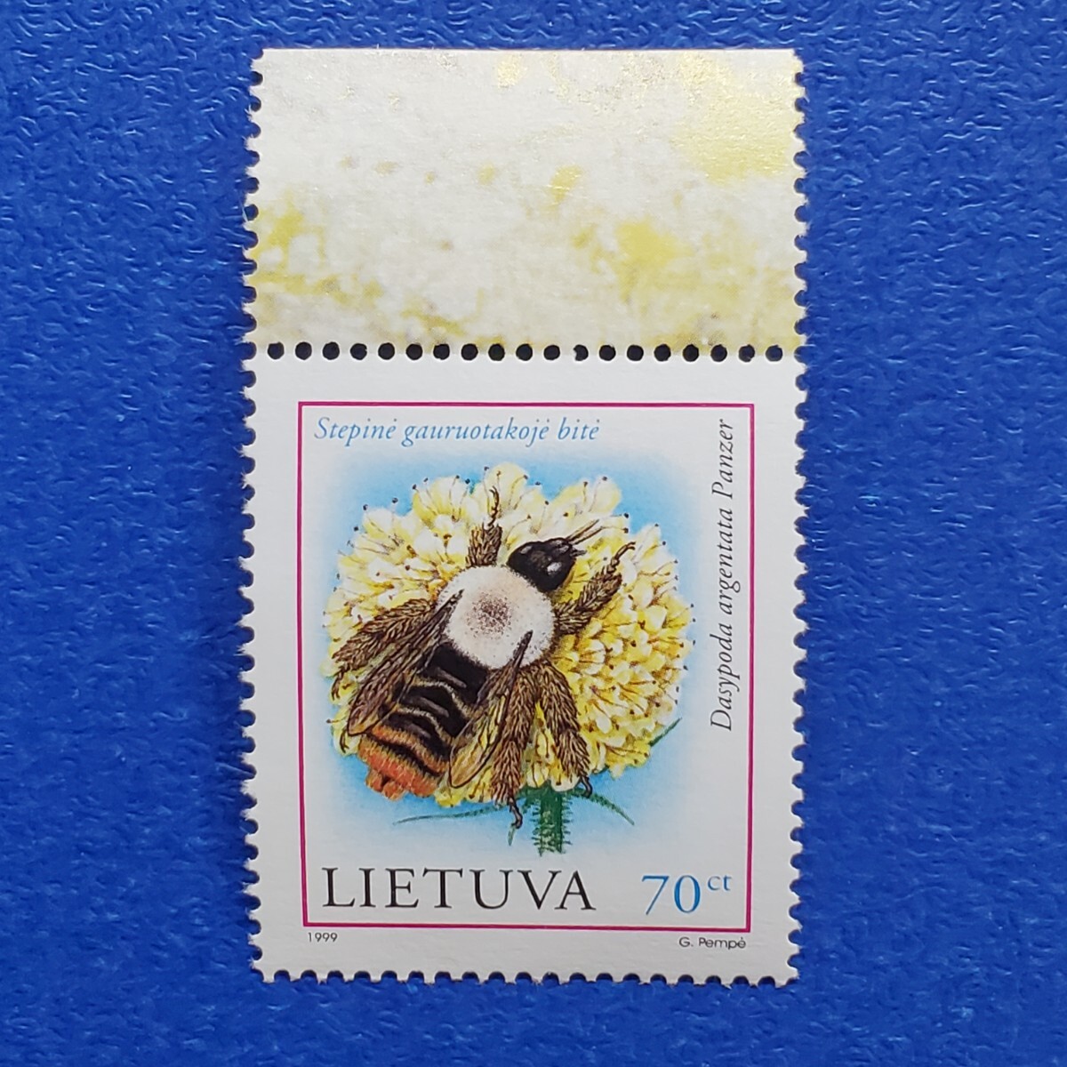 リトアニア★1999年　蜂２種　未使用切手　昆虫切手　タブ付き_画像3