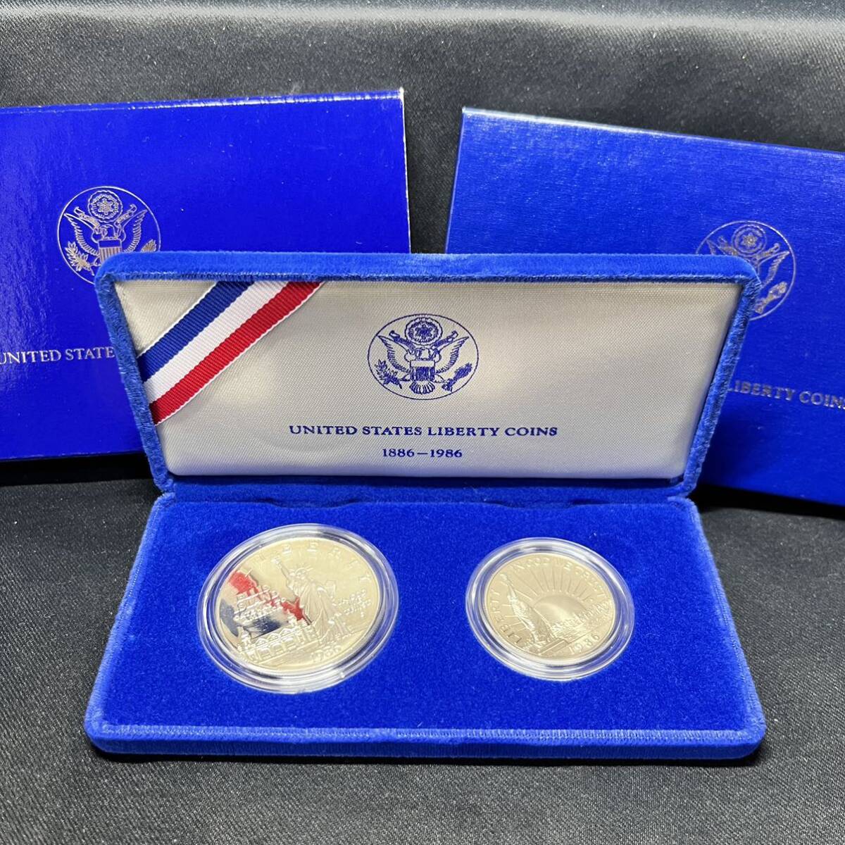 UNITED STATES LIBERTY COINS アメリカ 記念コイン 銀貨 自由の女神 1ドル ハーフダラー 1986年の画像1