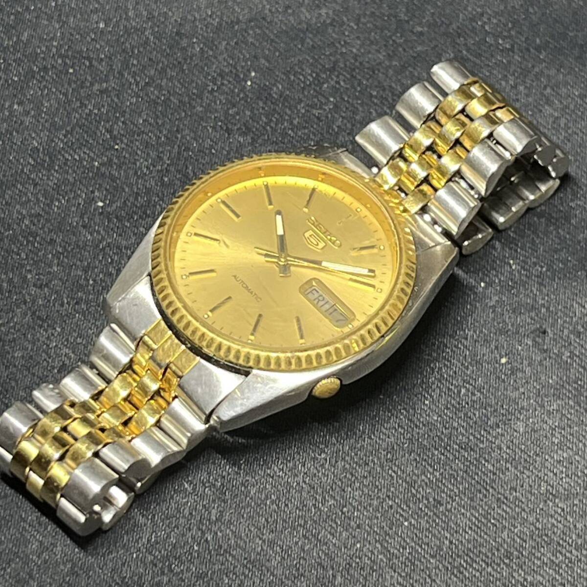 SEIKO 5 セイコー ファイブ 7009-3110 メンズ腕時計 自動巻き デイデイト ゴールド文字盤 ジャンク_画像6