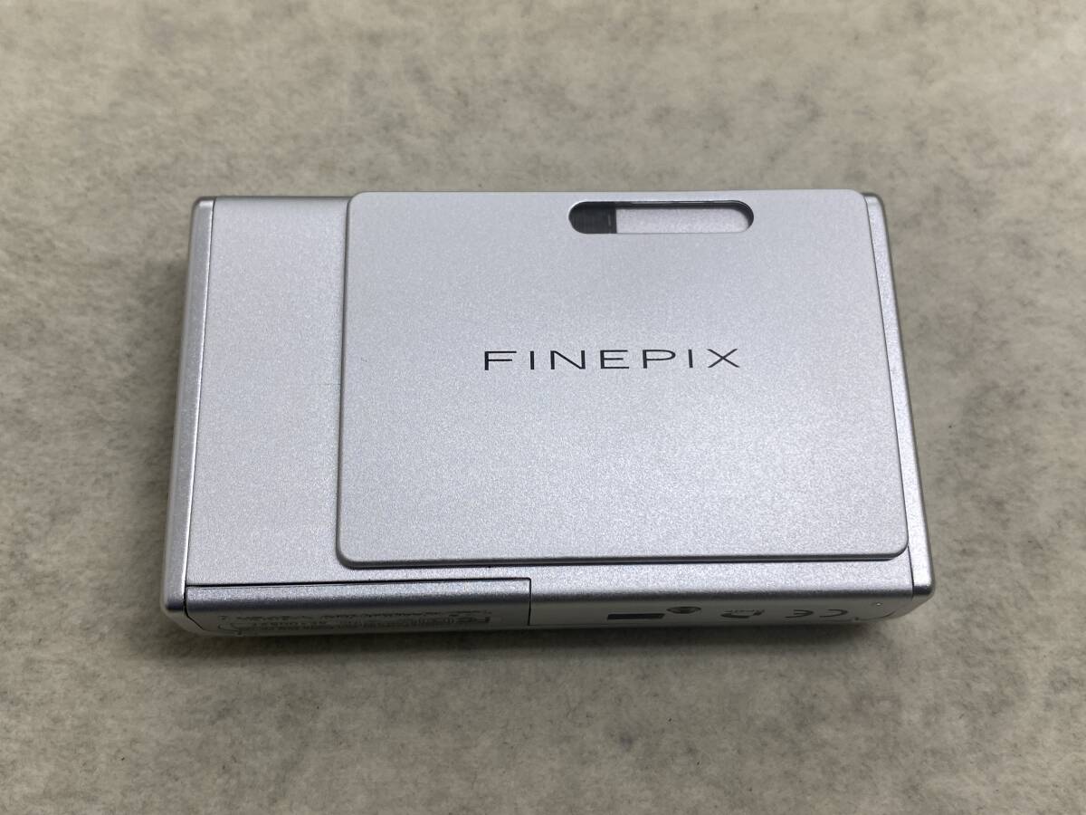 [デジタルコンパクトカメラ]FUJIFILM/富士フィルム FinePix Z3 シルバー 充電器欠品 動作未確認 ファインピクス ジャンク[現状品/中古]の画像2