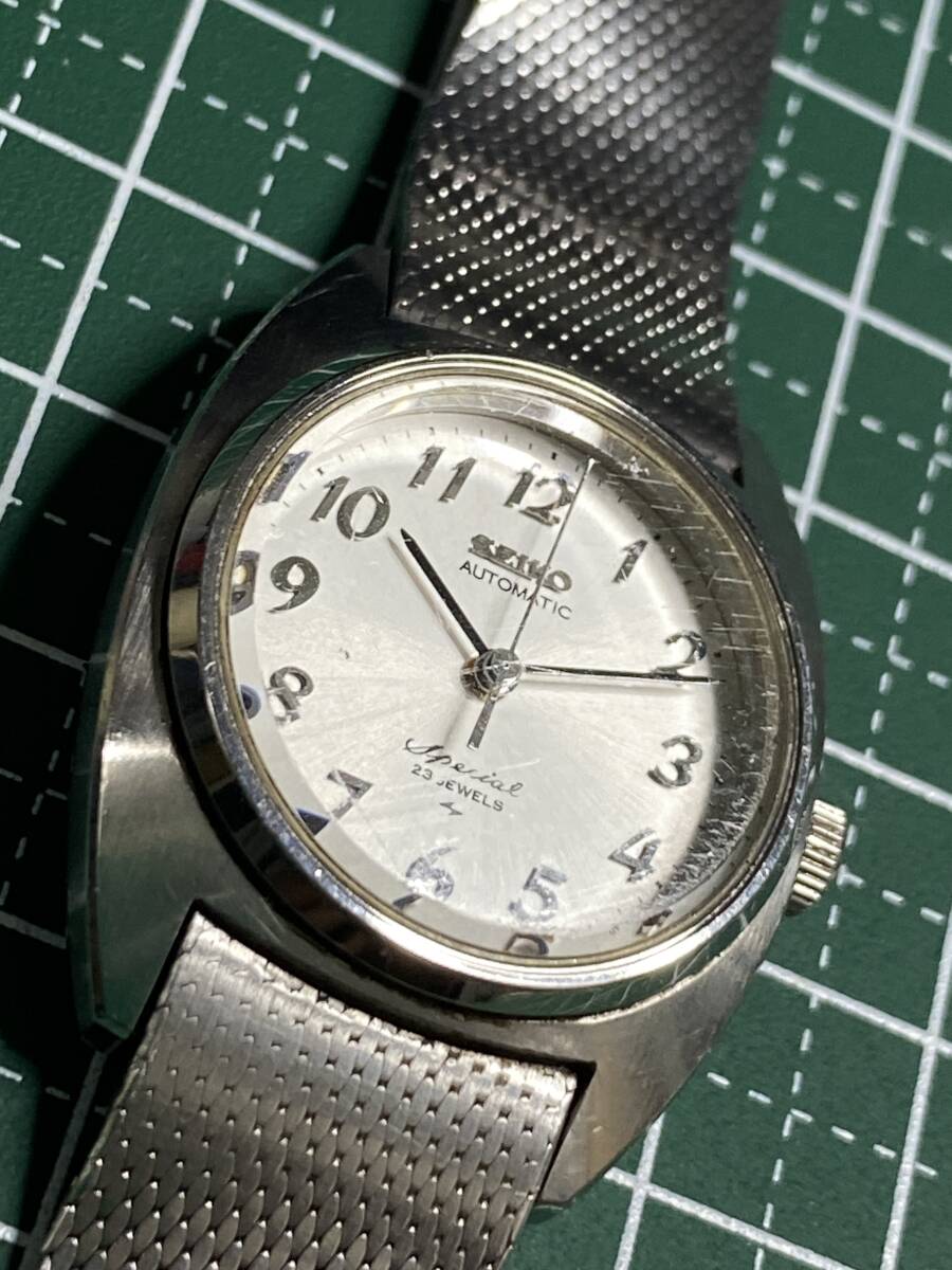 [自動巻き時計]SEIKO/セイコー スペシャル SPECIAL 23JEWELS 2421-0010 稼働品 傷・汚れあり ベルト変形 アンティーク[中古/現状品]_画像2