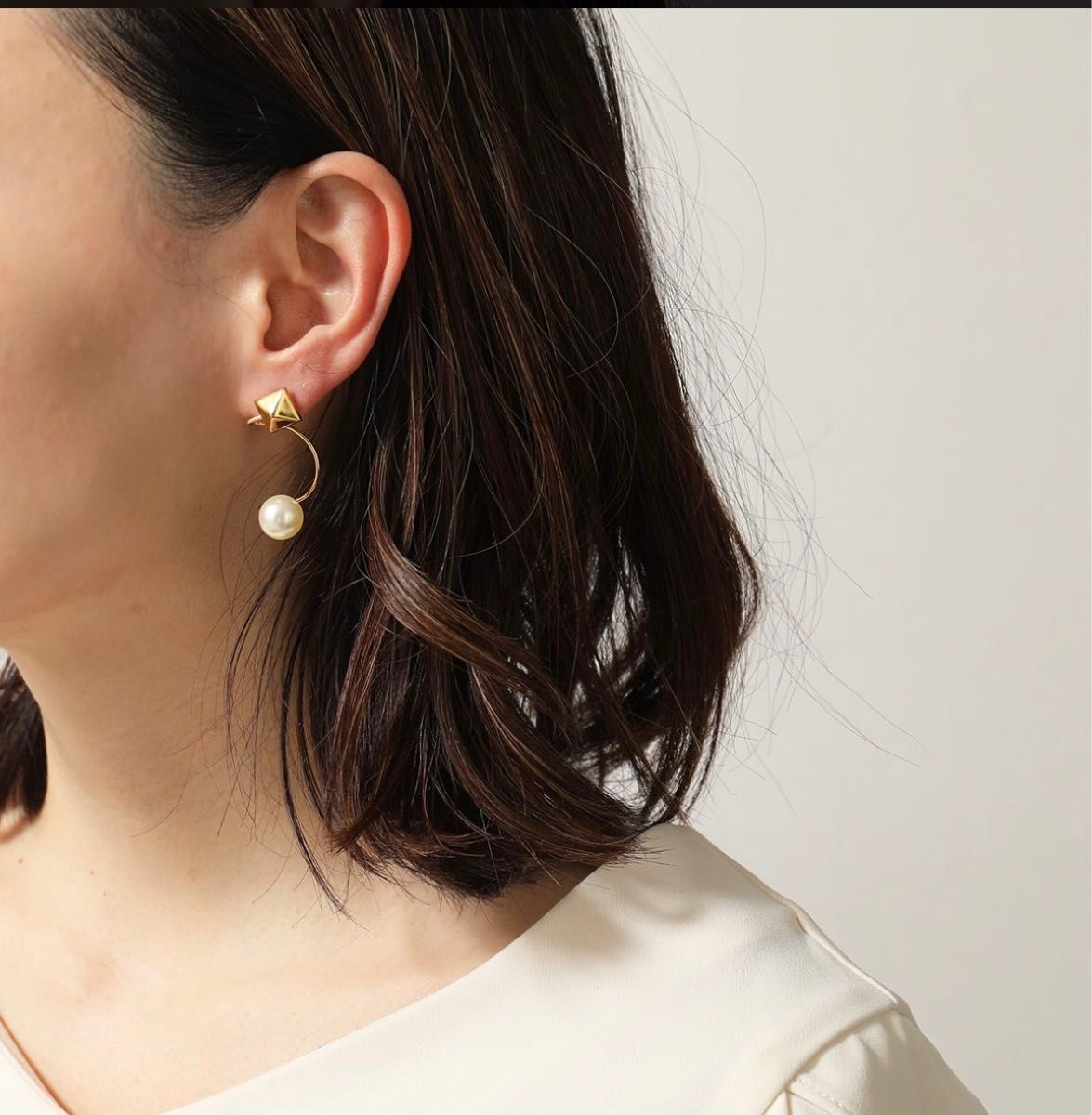 ヴァレンティノ VALENTINO ロックスタッズ パール ピアス ヴァレンティノ VALENTINO ロックスタッズ パール ピアス