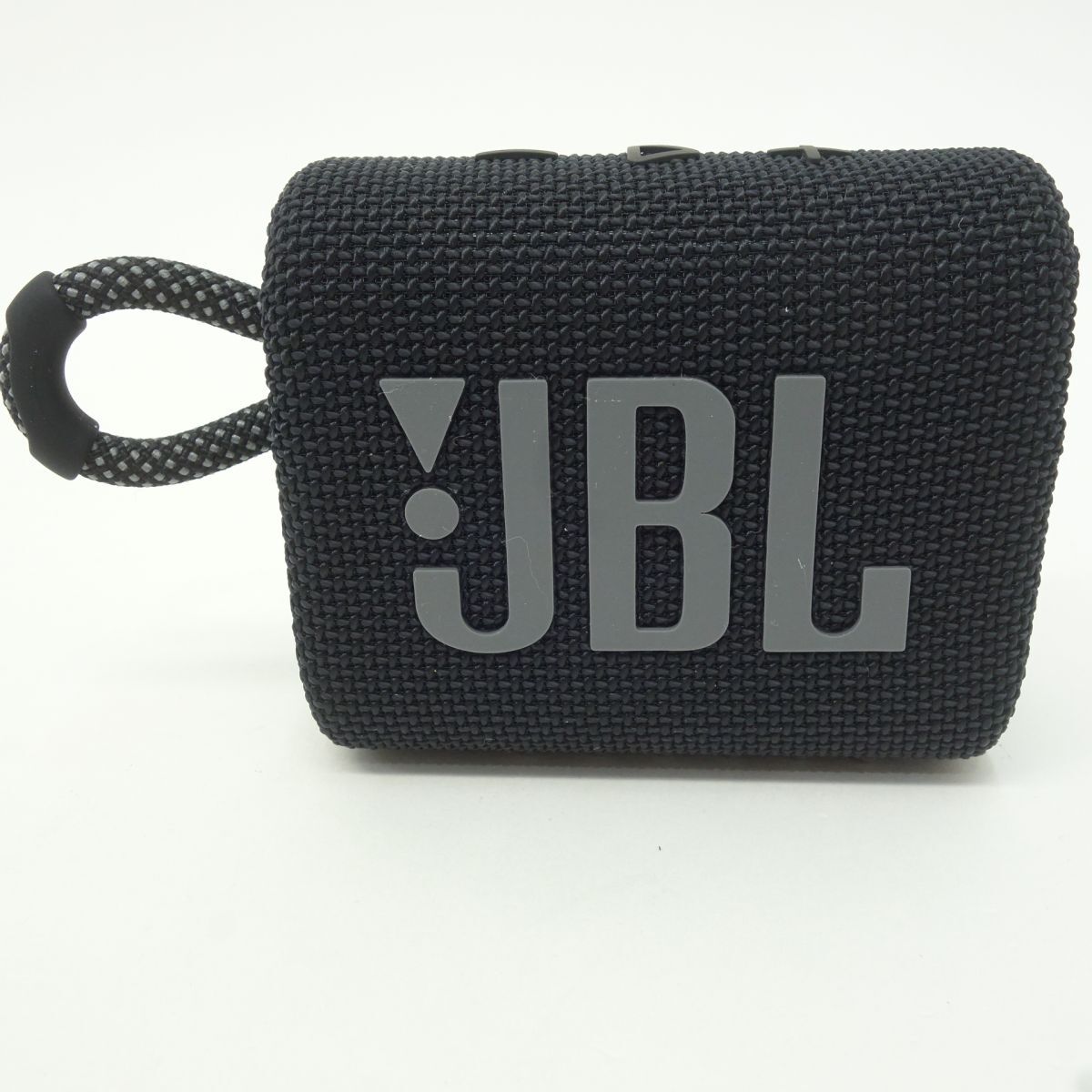 100 JBL GO 3 ポータブルウォータープルーフスピーカー JBLGO3BLK ブラック ※中古_画像3