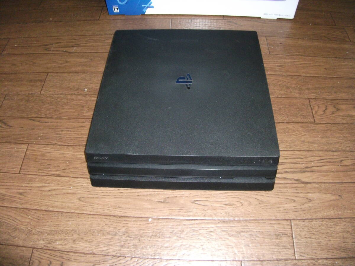 ☆PlayStation4 Pro☆PS4 Pro☆ジェット・ブラック☆1TB⇒2TBのSSHDに換装済☆CUH-7200B B01☆初期化済☆動作品☆_PS4Pro 前面＆上面