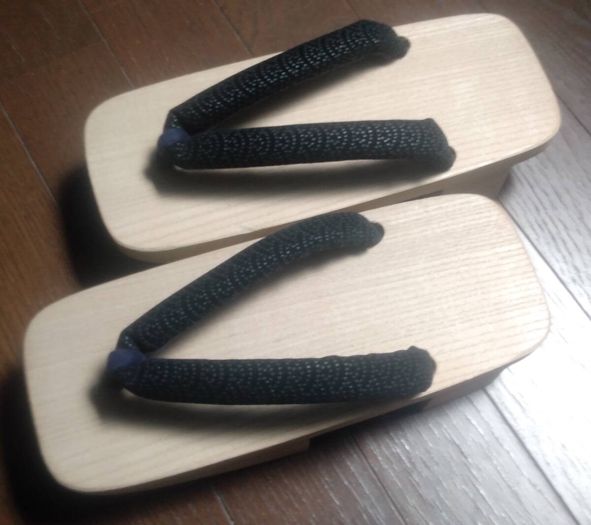  new goods made in Japan high class plain wood . geta. .. thousand both L size nose . black / black. blue sea wave (.... is ) pattern 