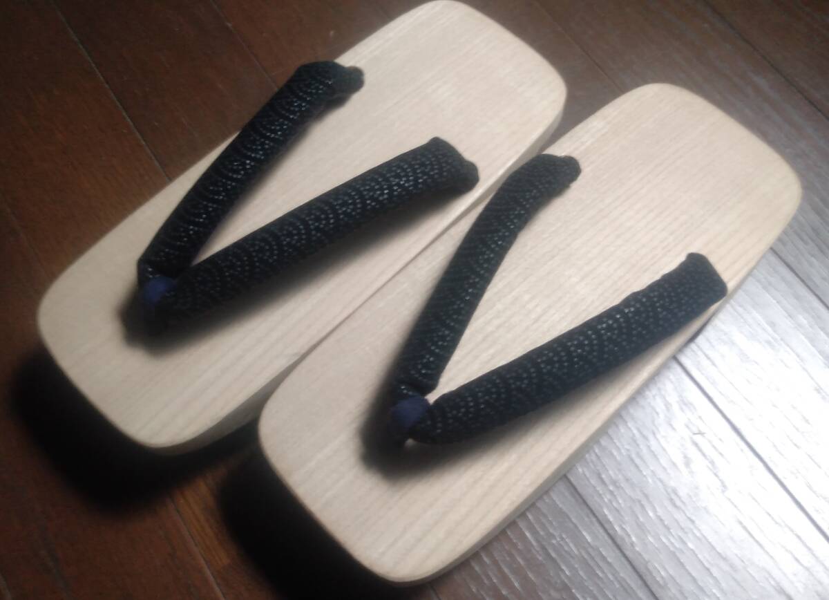  new goods made in Japan high class plain wood . geta. .. thousand both L size nose . black / black. blue sea wave (.... is ) pattern 