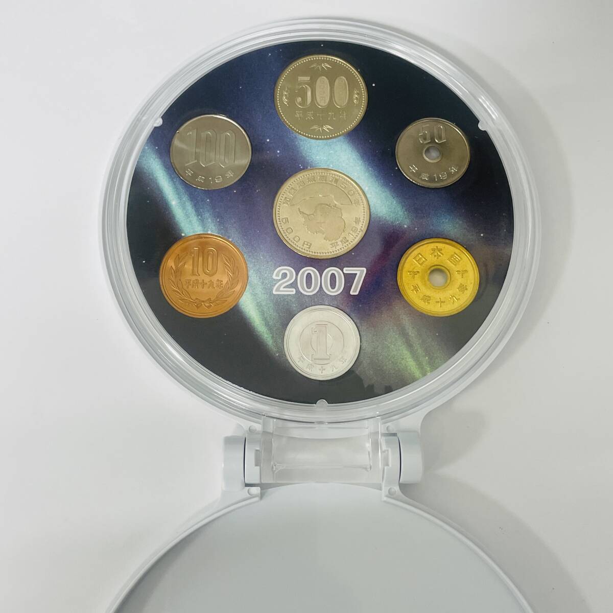 【JAPAN MINT】平成19年銘 貨幣セット 南極地域観測50周年記念 額面666円分 記念硬貨★9653_画像4